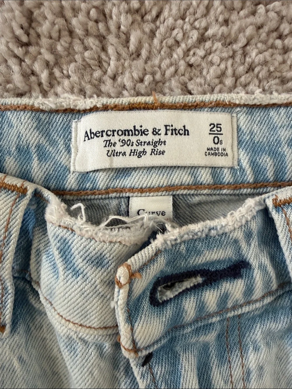 Abercrombie 90s Straight Ultra High Rise Curve Love